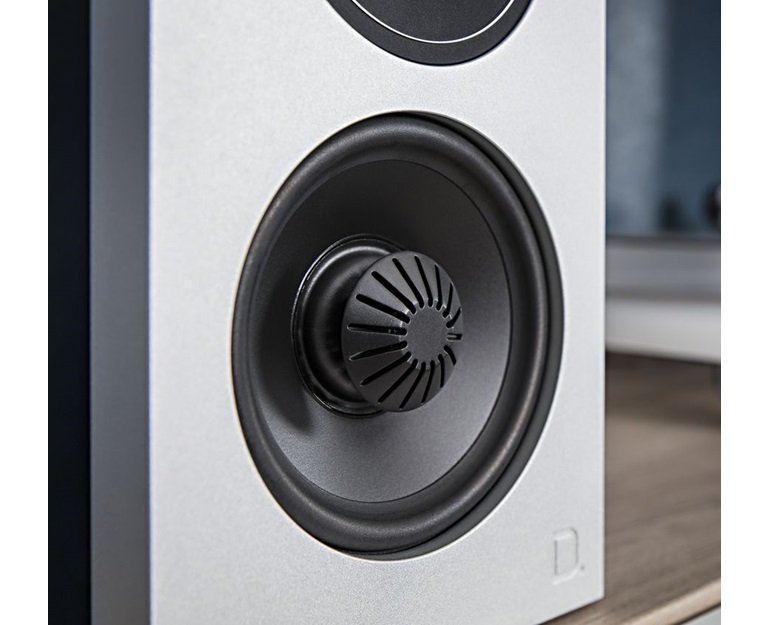747192128951_definitive_technology_d7_demand_series_bookshelf_speaker_lifestyle_003